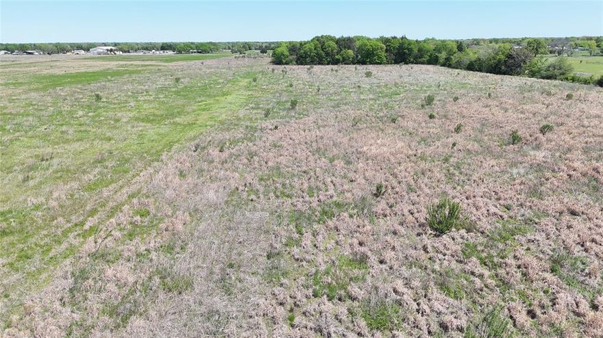 Don’t miss this rare opportunity to own 5.26 acres in the fast-growing city of Bonham, TX!
Just 30 minutes from the beautiful Bois D’Arc Lake, this land offers endless possibilities—build your dream home, start a mini farm, or invest in your future. Potable water and electricity available. Seller also selling MLS #
