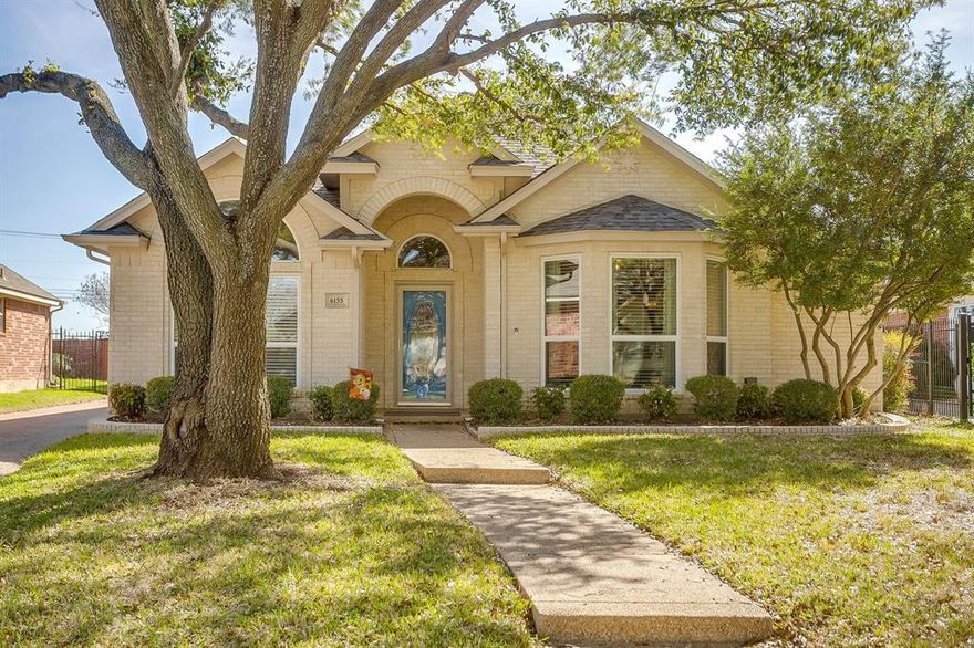 Impeccably maintained move-in-ready three-bedroom, two-bath home home in the established, sought-after gated neighborhood of Quail Ridge Estates Phase II. Easy, functional layout. Spacious rooms. Light, bright, neutral canvas ready for its new owner. Open-concept kitchen, dining, and living area that’s perfect for entertaining. Durable, wood laminate flooring. Large shower in primary bath. Efficient natural gas heat and water heater. Ample storage throughout. Side entry parking in the rear, oversized two-car garage with epoxy flooring. Quiet, tree-lined neighborhood. Convenient to restaurants, shopping, I20 and the Chisholm Trail. Not to be missed!