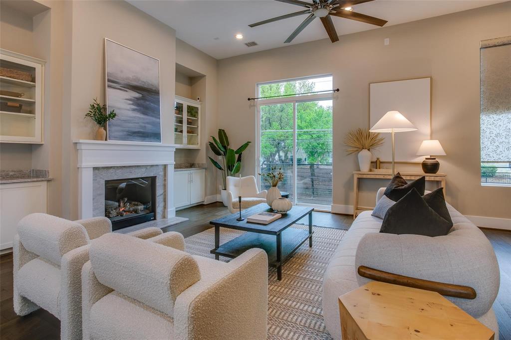 381 E Greenbriar Lane 804