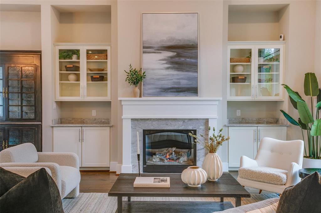 381 E Greenbriar Lane 804