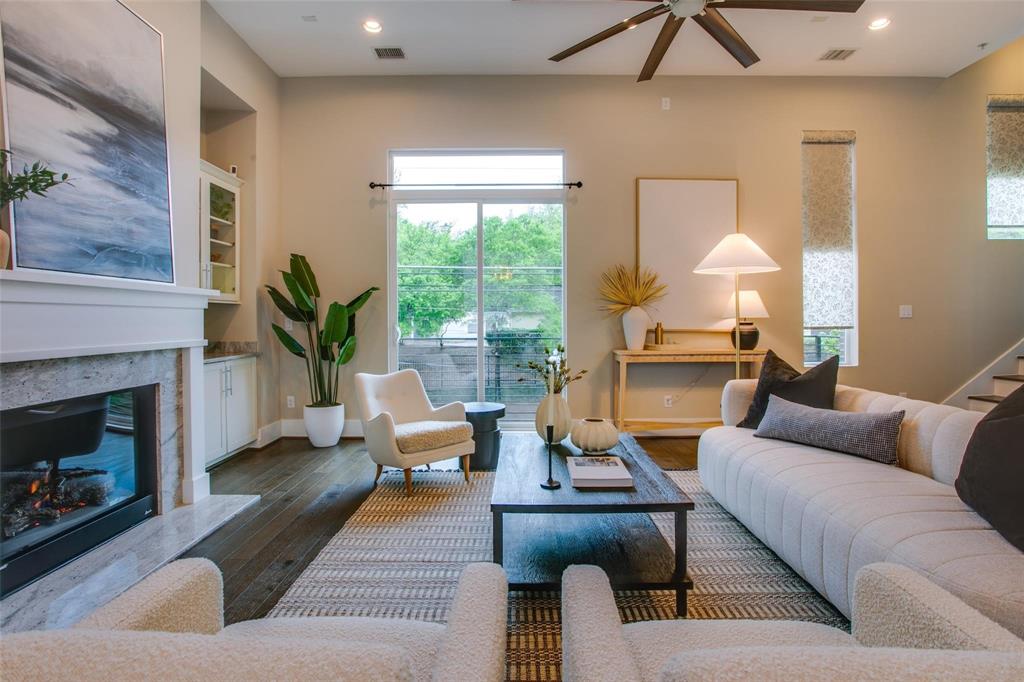 381 E Greenbriar Lane 804