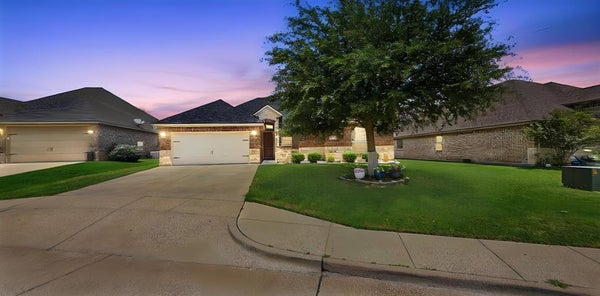 608 DONNA CIR, GRANBURY, TX 76049 - Image 6a76ba7dcfdf78e5c82137d09749d8eb/643811808