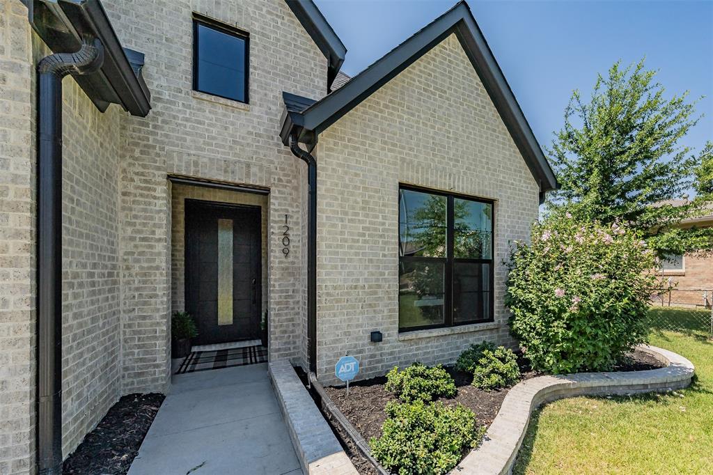 1209 Hilltop Drive TX