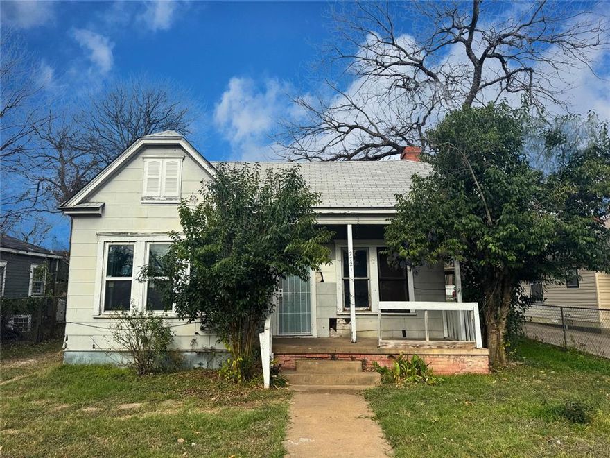 As-Is Property - Investor Special - Handyman Special in Central Waco!
Located in the heart of Waco, TX, this 2-bedroom, 1-bath property presents a prime opportunity for investors, flippers, or buyers ready to add value. The home features a functional layout with a living room, dining area, and an additional versatile space ideal for a transitional living room, game room, or home office. This bonus space opens into a large backyard with alley access, offering limitless potential for an addition, pool, or enhanced outdoor living.

Situated in central Waco, this property offers quick access to downtown Waco, Baylor University, Cameron Park, and major corridors, making it attractive for both long-term and short-term rental strategies. Enjoy proximity to shopping, dining, schools, and local attractions, all while being tucked into an established neighborhood with ongoing revitalization.

Sold as-is. Bring your vision and unlock the upside in one of Waco’s most conveniently located areas.