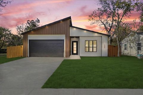 726 Pangburn Grand Prairie TX 75051