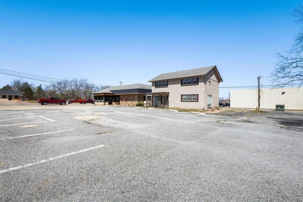 127 W TEXAS ST, DENISON, TX 75021 - Image 6a8b8febc63edf50d2ed5b44b3a255ff/2874973539