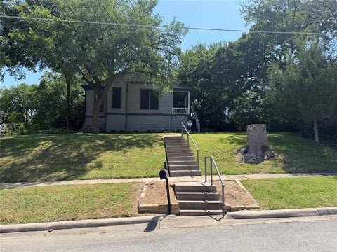 Photo of 811 N Elm Street, Sherman, TX 75090 (MLS # 21329627)