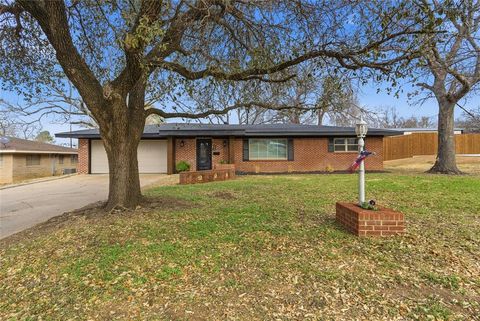1415 Scenic Graham TX 76450