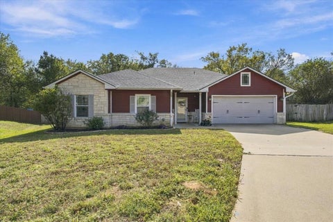 Photo of 1831 Woodland Park Drive, Denison, TX 75020 (MLS # 21415581)