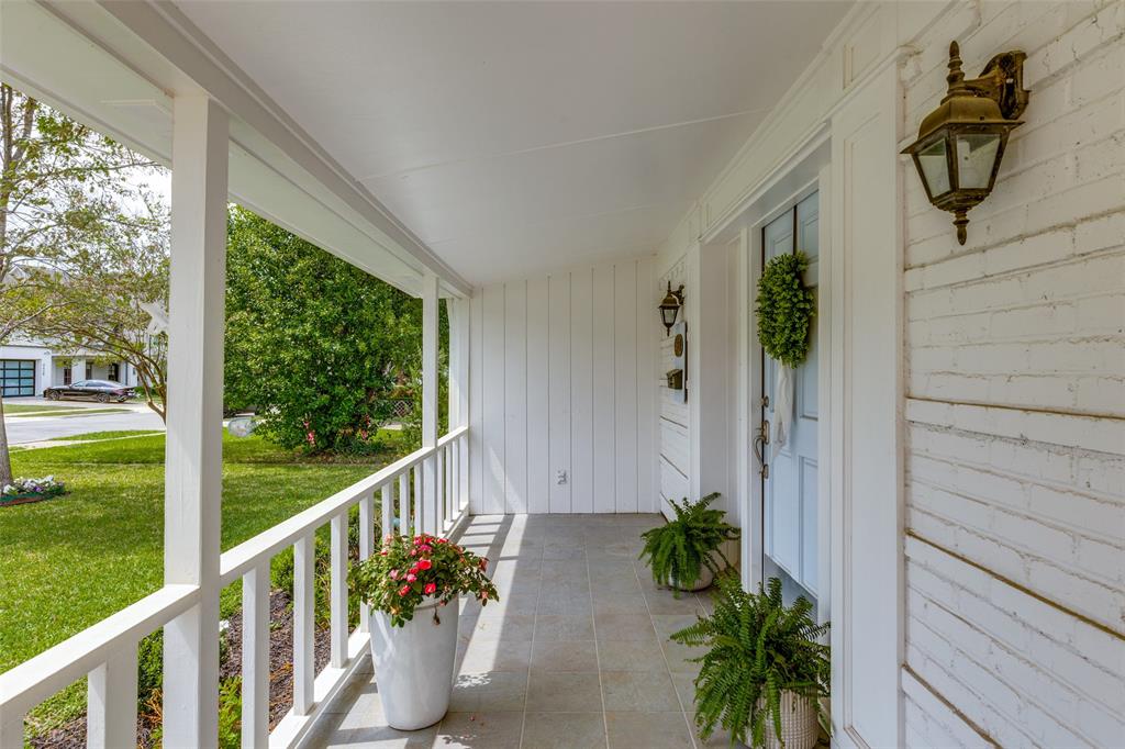 4631 Stanford Avenue