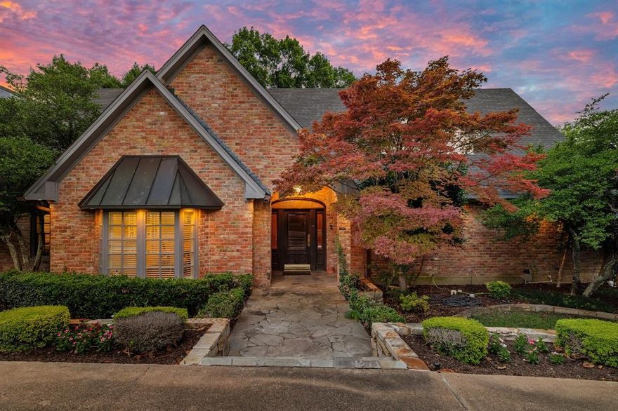 Beautiful and unique property that sits on a .6 acre heavily treed creek lot. Spacious rooms throughout, 2 master suites, all bedrooms with on suite. Living area open to kitchen with SS appliances, pizza oven, 2 large gamerooms (1 up & 1 down), exercise room, dry and wet sauna, children's loft-playroom, hobby room, pool-spa, builtin grill, 3-car garage, electric gate plus a fabulous backyard and setting. Home is also equipped with solar panels keeping your energy bills low.