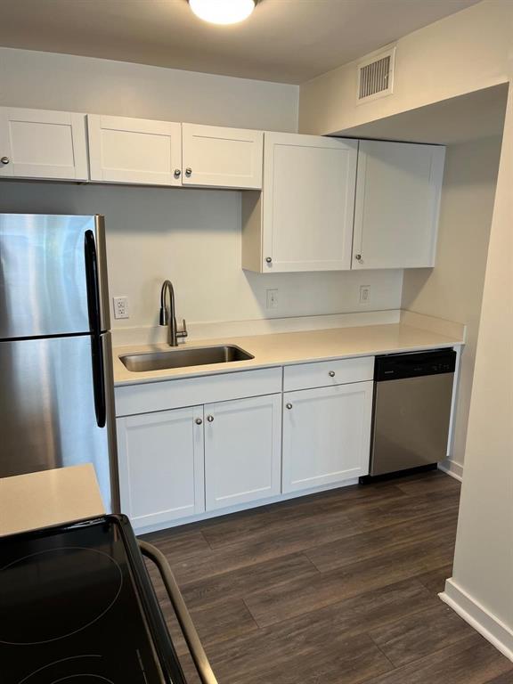 2902 Douglas 211