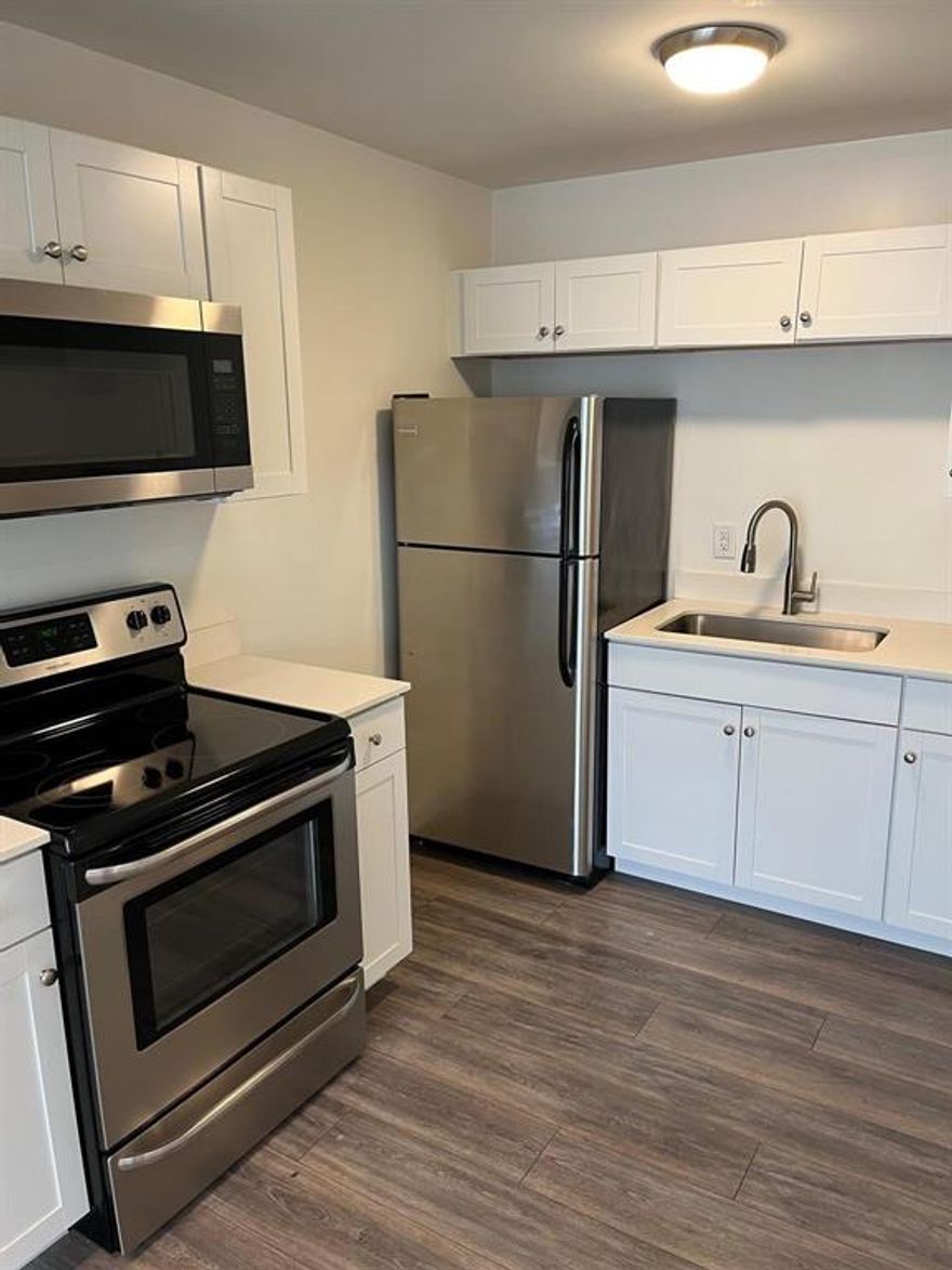 Split level design of this townhome. Property features stainless steel appliances, mosaic backsplashes this beautiful property sits in the heart of the Cedar Springs and Oak Lawn Area. Close to all major freeways and fine dining. Stackable washer and dryer included, immediate move in available!