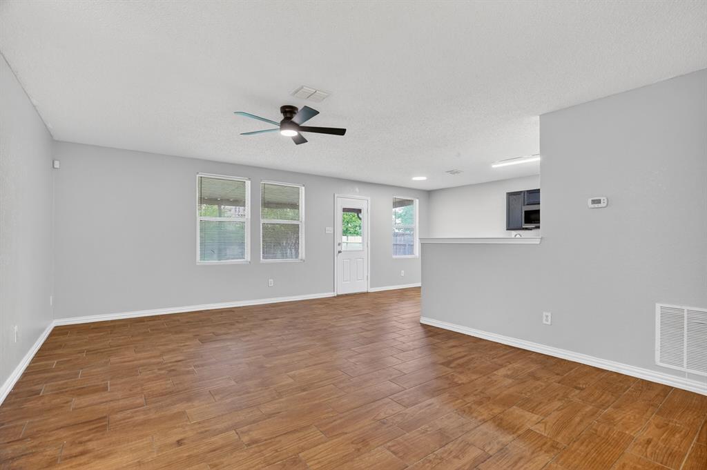 1435 Queen Annes Drive