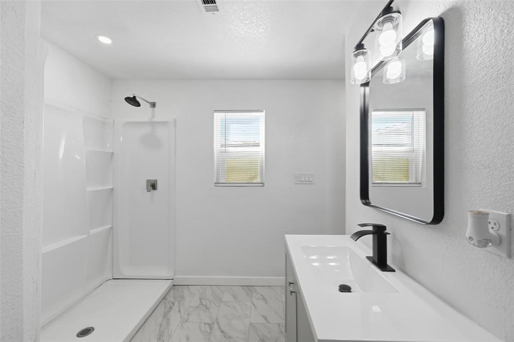 1205 E Harvey Avenue