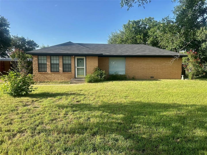 Photo 1 of 26 — 1121 E Coke, Hamilton, TX 76531