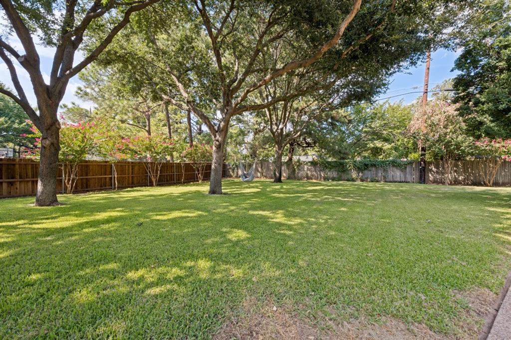 1108 Chatsworth Court W