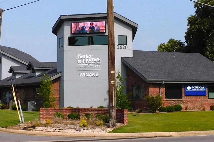 Excellent Opportunity in West Sherman! Just one suite available in this beautifully designed office building. Built in 2019, this space is suitable for any professional or medical services user desiring a convenient, garden-style office. This superb location has quick and easy access to Hwy 75 and Hwy 82. Contact Brokers for more information.