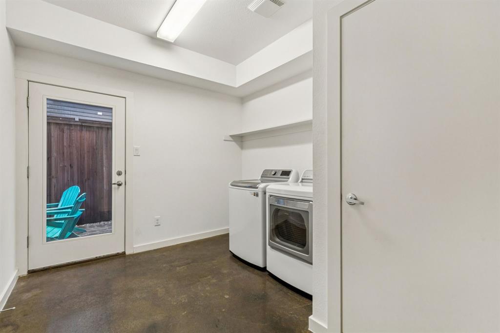 1861 Summit Twnhms - Residential