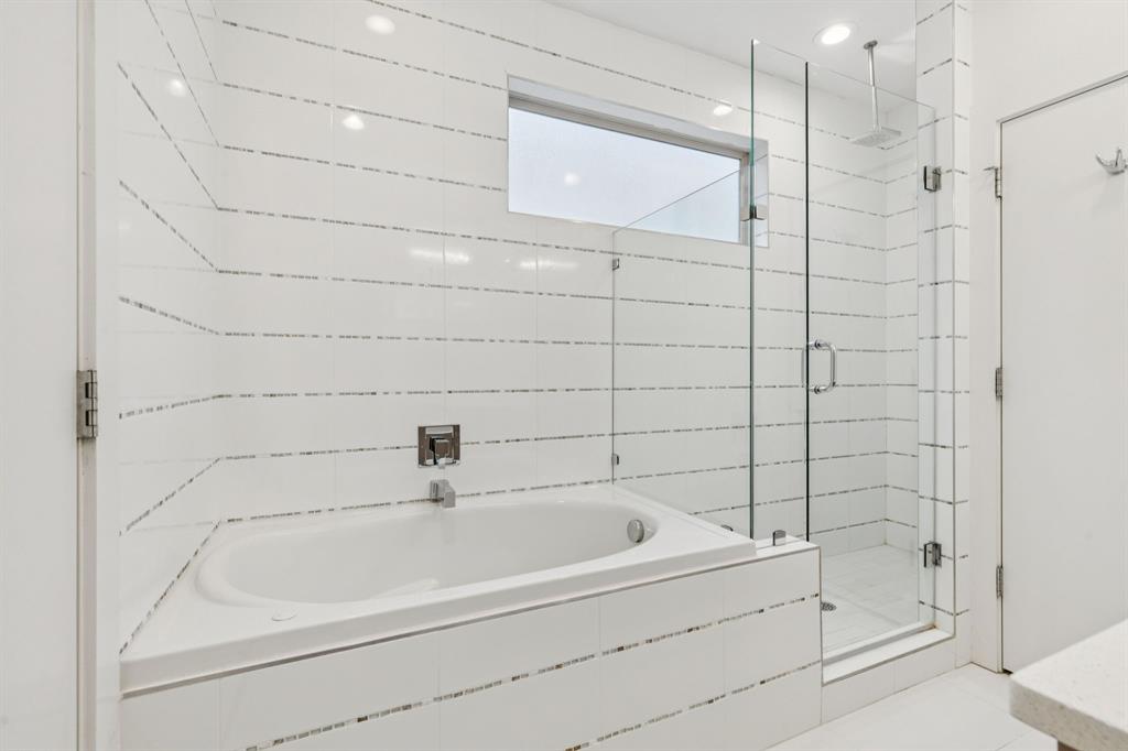 1861 Summit Twnhms - Residential