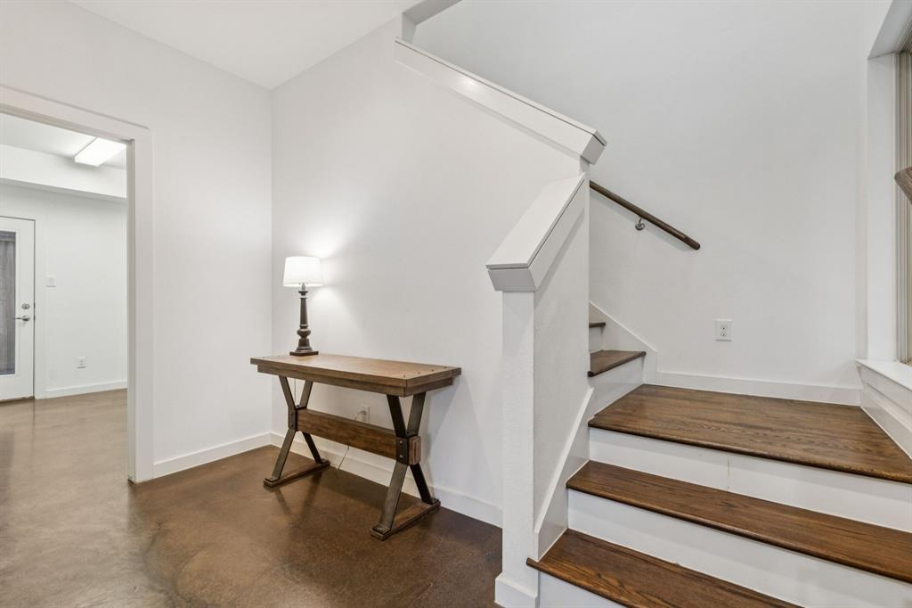 1861 Summit Twnhms - Residential