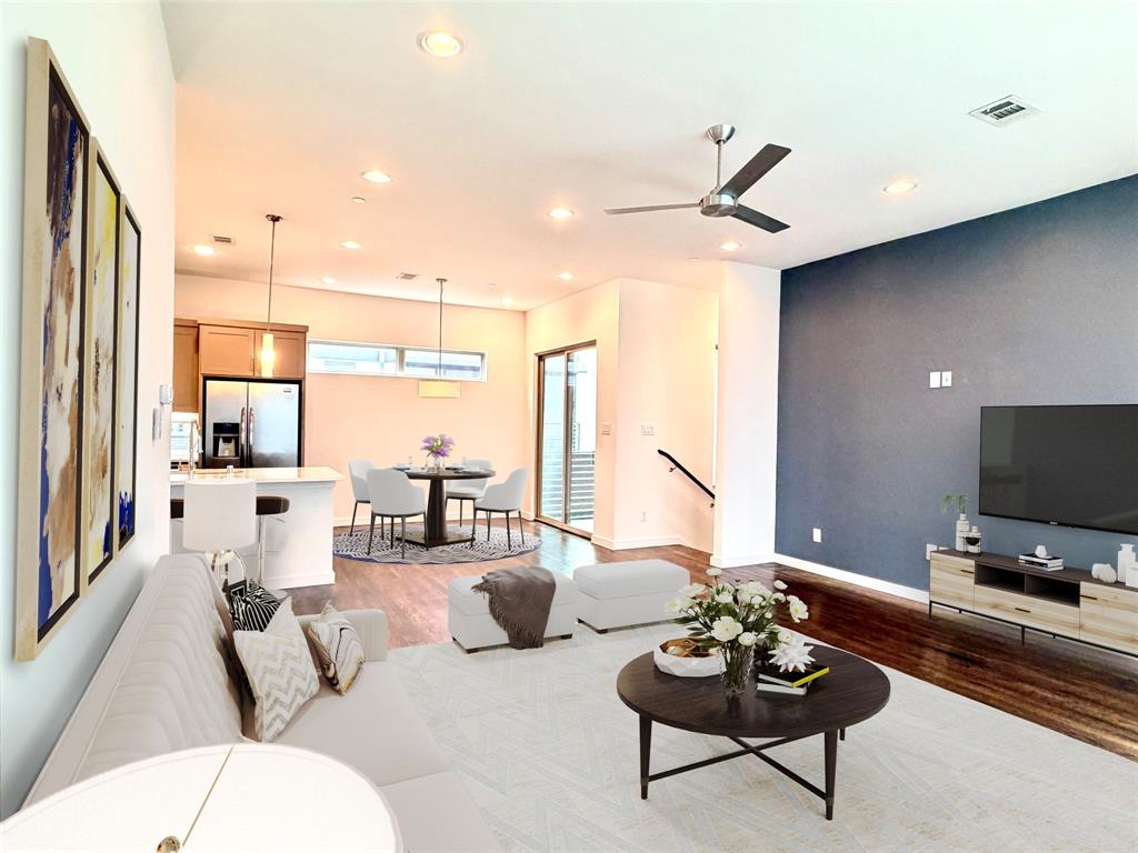 1861 Summit Twnhms - Residential