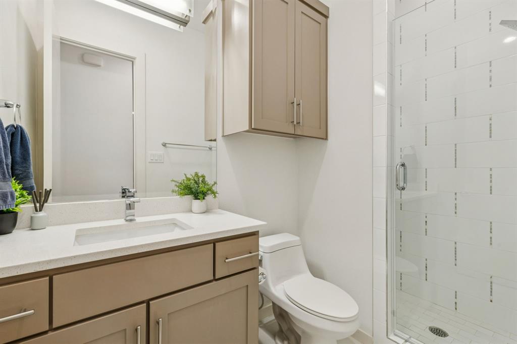 1861 Summit Twnhms - Residential