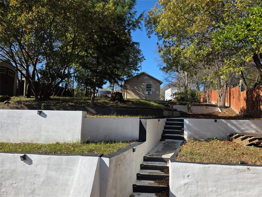 Flanerys - Residential Lease