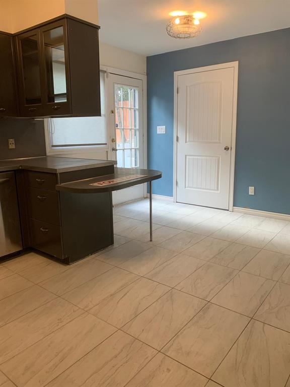 Flanerys - Residential Lease