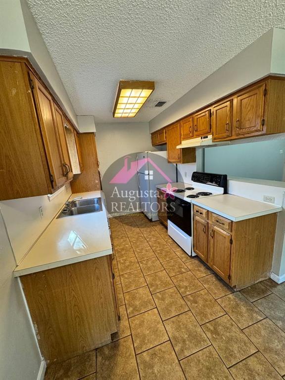 MESQUITE FORREST - Residential Lease