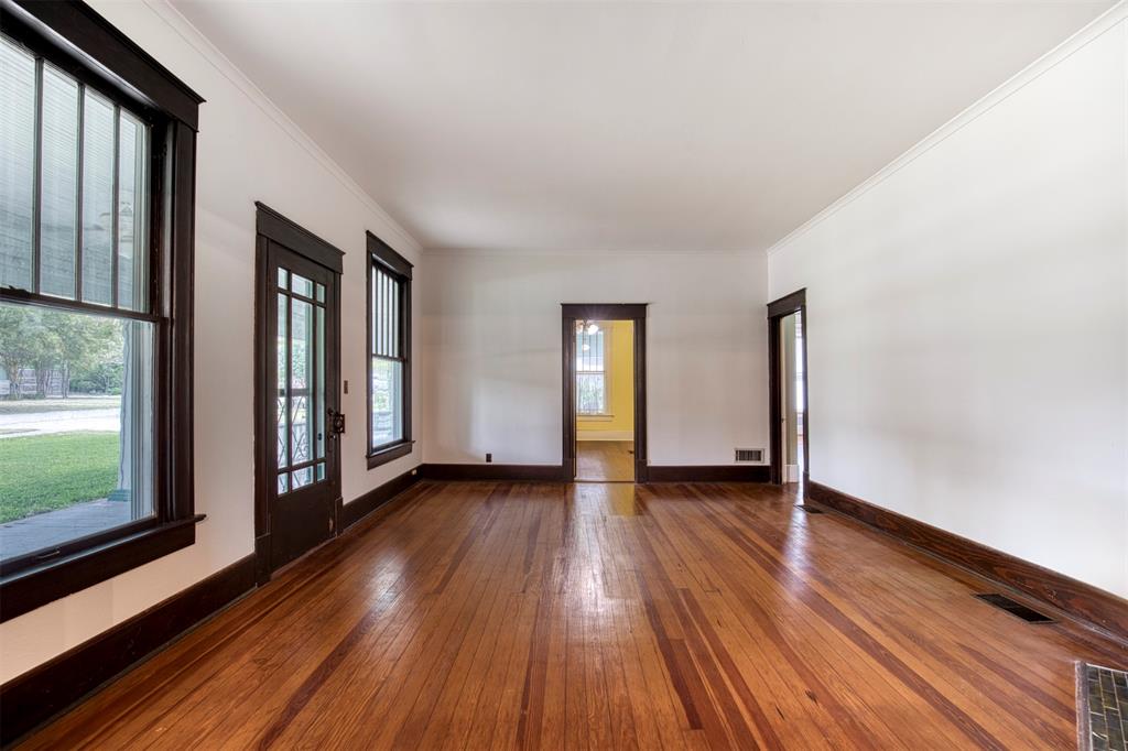 320 Huffhines Street