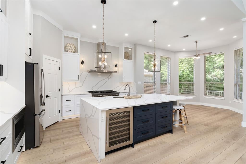 905 Rolling Meadows Court