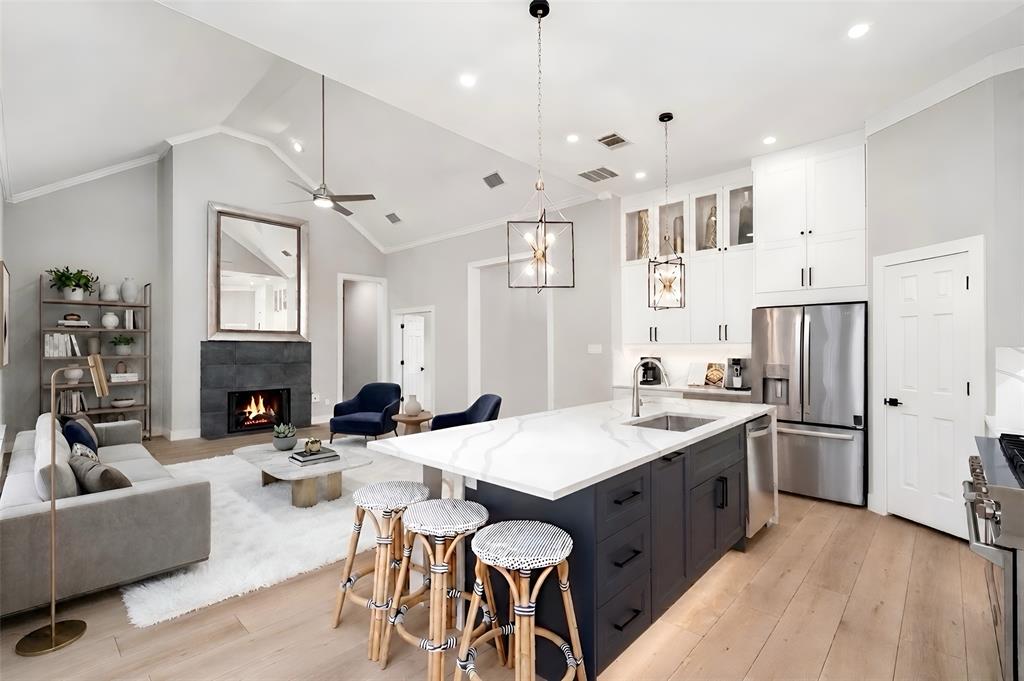 905 Rolling Meadows Court