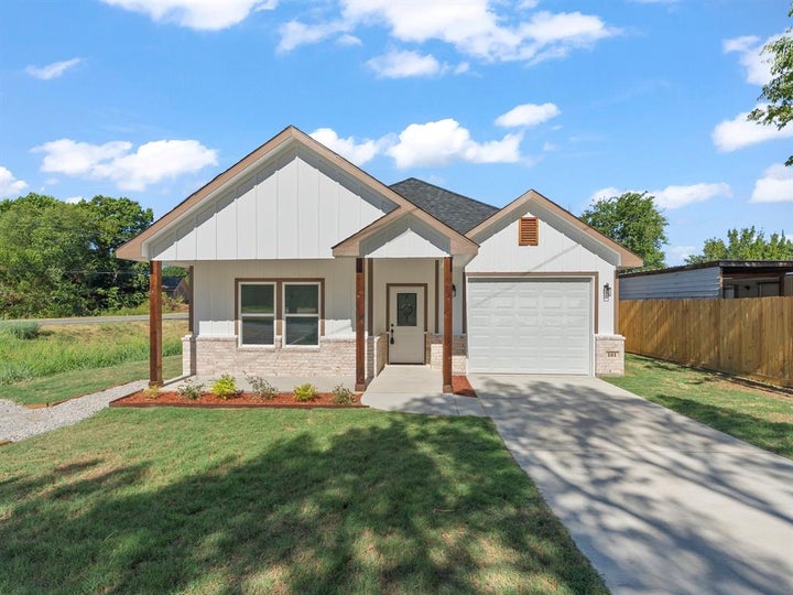 Photo 1 of 30 — 101 N Oak Street, Ector, TX 75439