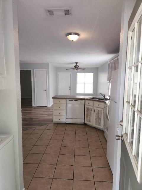 College Add Of Commerce - Residential Lease