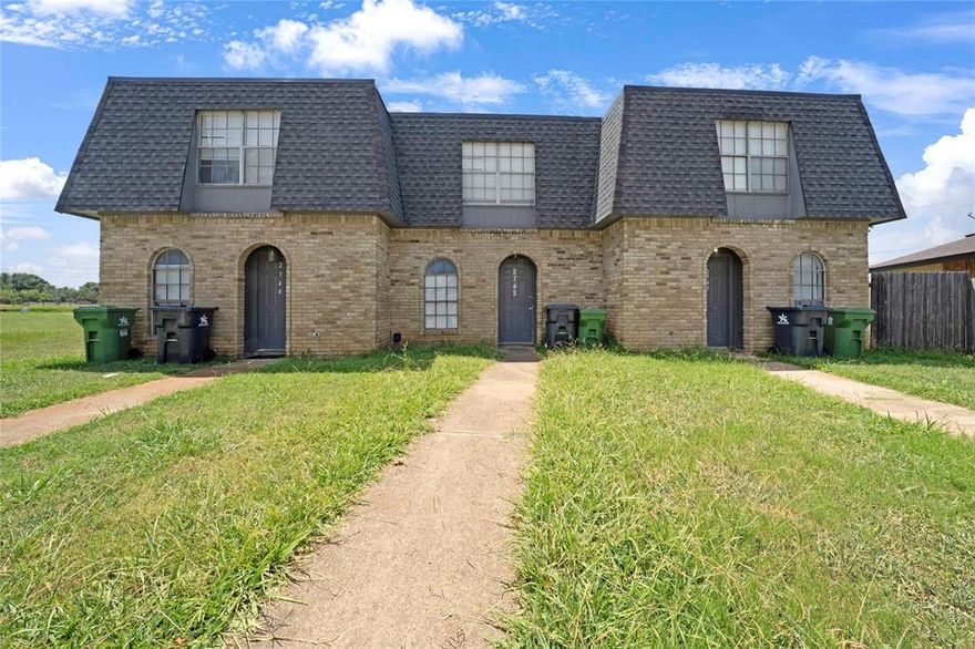HUGE price reduction!! Prime Turn-Key Triplex Investment Opportunity in Arlington!
Located just minutes from AT&T Stadium, Globe Life Field, shopping, dining, and major highways, this fully updated triplex is ready to generate income from day one. Each of the three spacious units offers 2 bedrooms, 1.5 baths, and a private backyard—perfect for attracting long-term tenants. Interiors feature bright, open living areas, functional kitchens with ample storage, and thoughtful updates throughout. One unit is already tenant-occupied with a long-term lease in place, providing immediate rental income. Whether you’re looking to expand your portfolio or begin your real estate investment journey, this property delivers location, convenience, and cash-flow potential in one package.