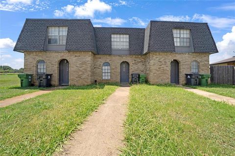 2744 Saint George Place Arlington TX 76015