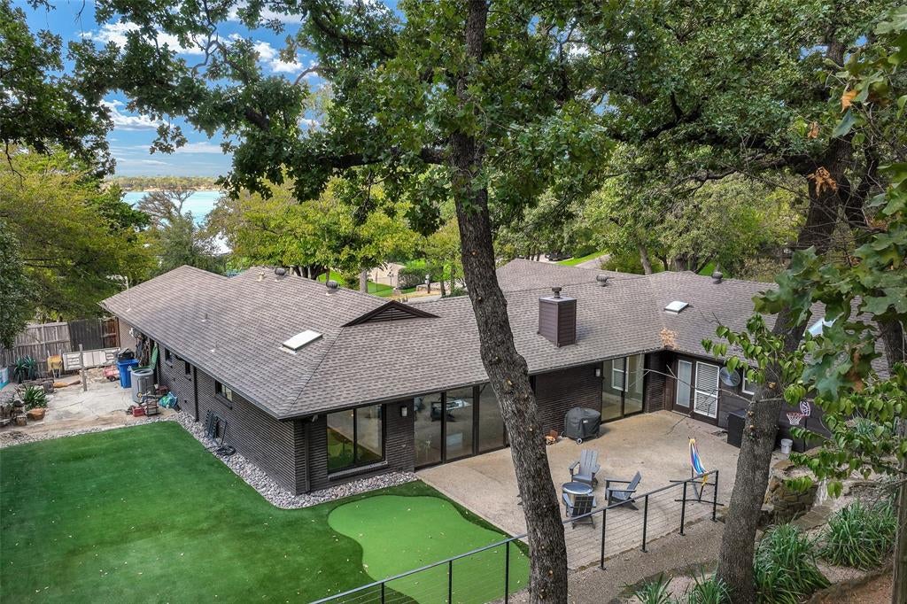 301 Lakeland Drive