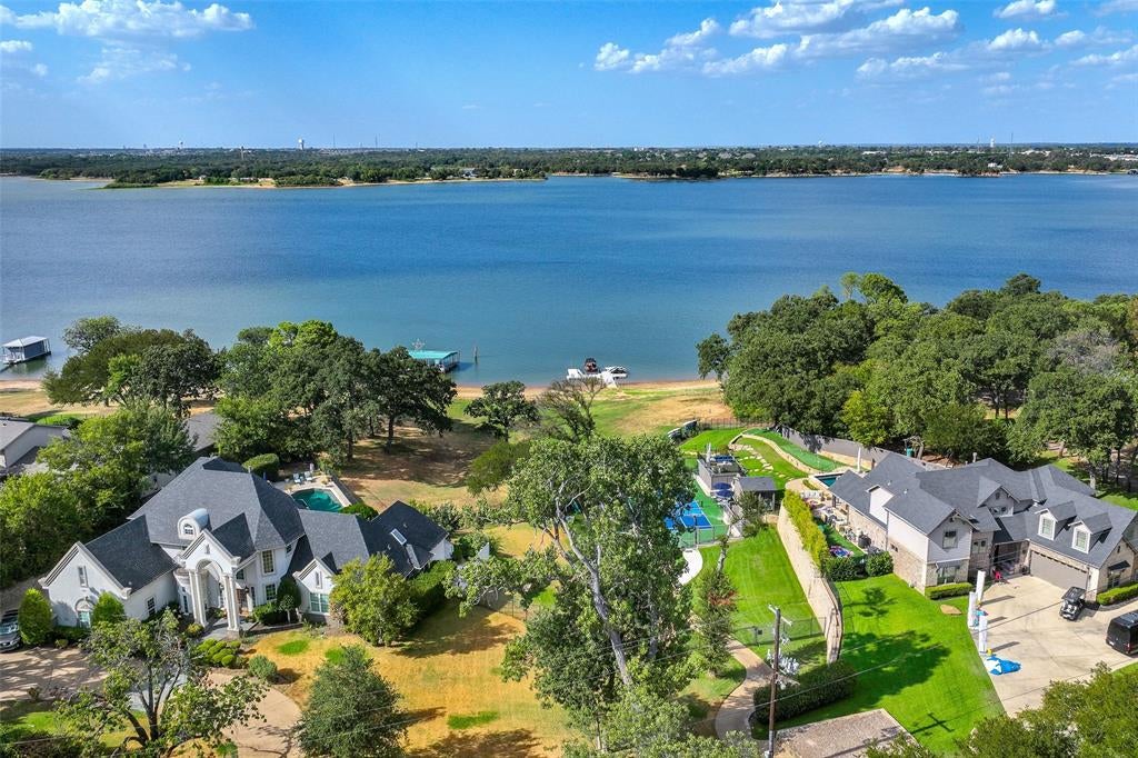 301 Lakeland Drive