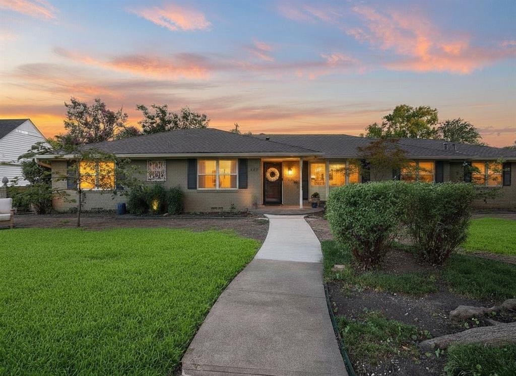 807 Clearwater Drive