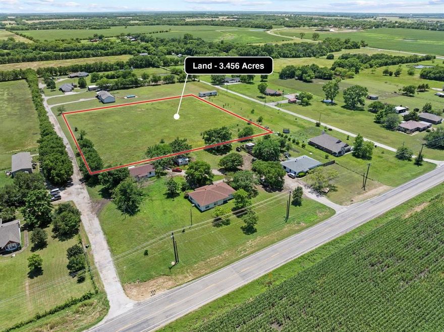 Beautiful 3.456 Acres of Flat, Cleared Land with no deed restrictions Located in desirable Howe ISD
and just 5 minutes from Hwy 75, this spacious tract offers endless
possibilities. Situated outside of city limits, the property provides the
flexibility and freedom to create your ideal setup whether it's for a custom
home or investment. Don't miss this opportunity to own prime land in a
growing area! Buyers and buyer's agents verify all information.

Buyers and buyers agents verify all information