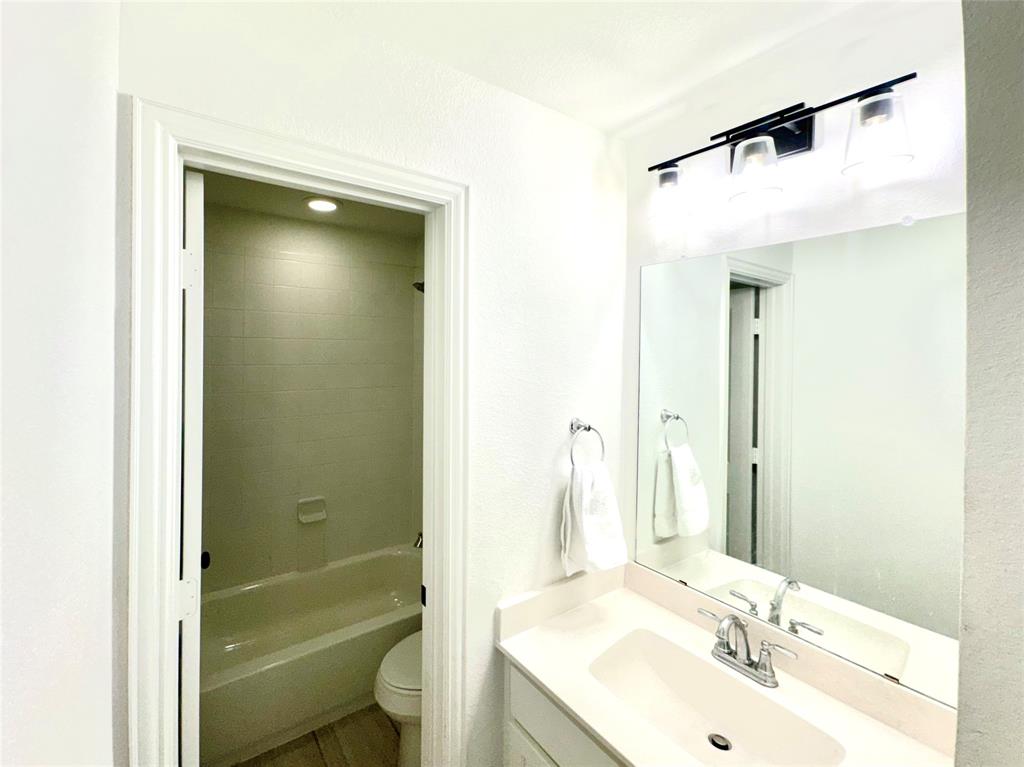 Castle Hills Ph 10 Lewisvil - Residential Lease