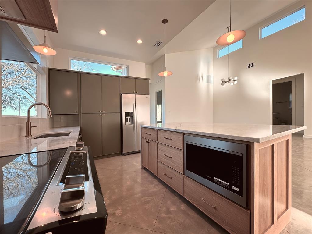 AURTHORS CORNER - Residential