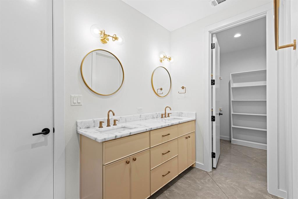 AURTHORS CORNER - Residential