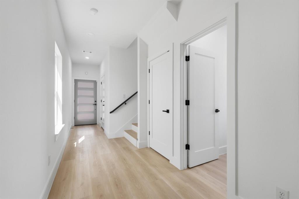 lincoln Manor - Residential