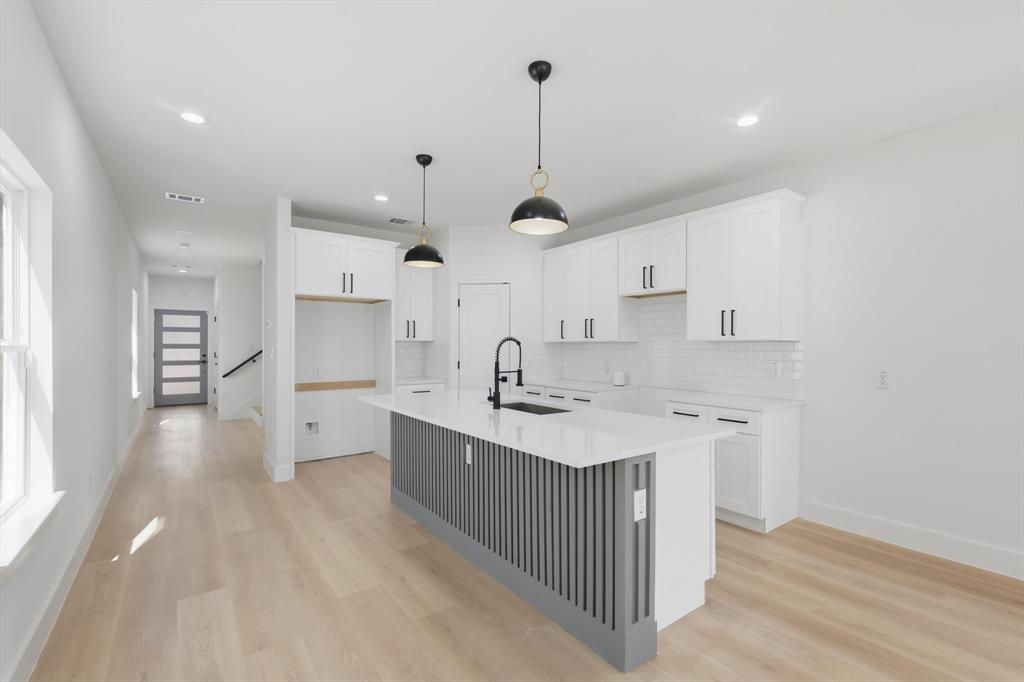 lincoln Manor - Residential