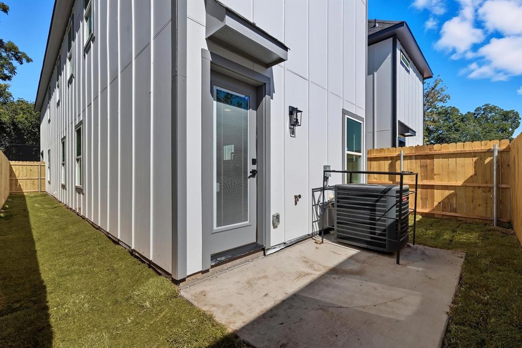 lincoln Manor - Residential