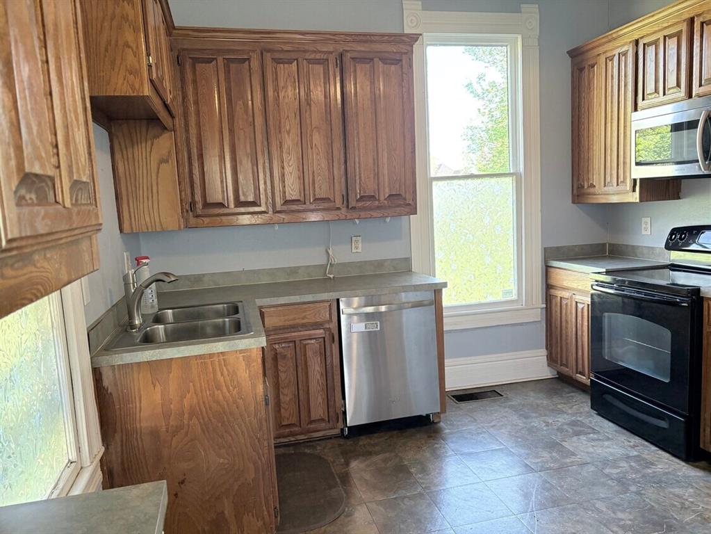 Bullard-Rev - Commercial Lease