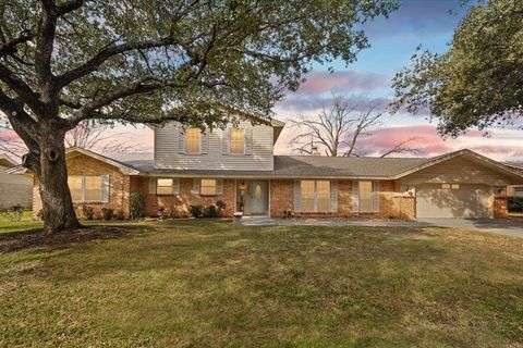 4013 Golden Oaks Drive Haltom City TX 76117
