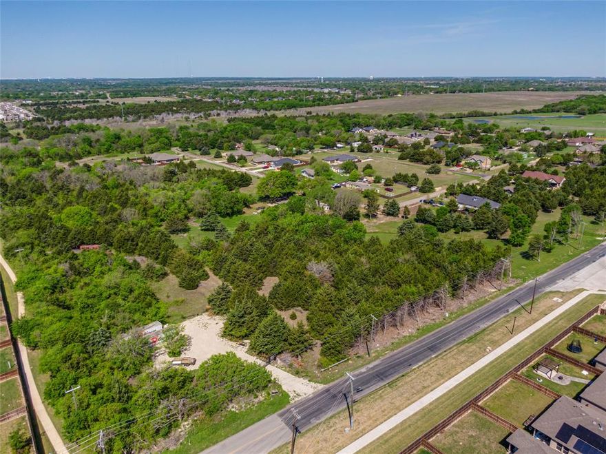 Land is located in beautiful Glenn Heights in Ellis County and Red Oak ISD schools. Would make a lovely location for a family homesite.